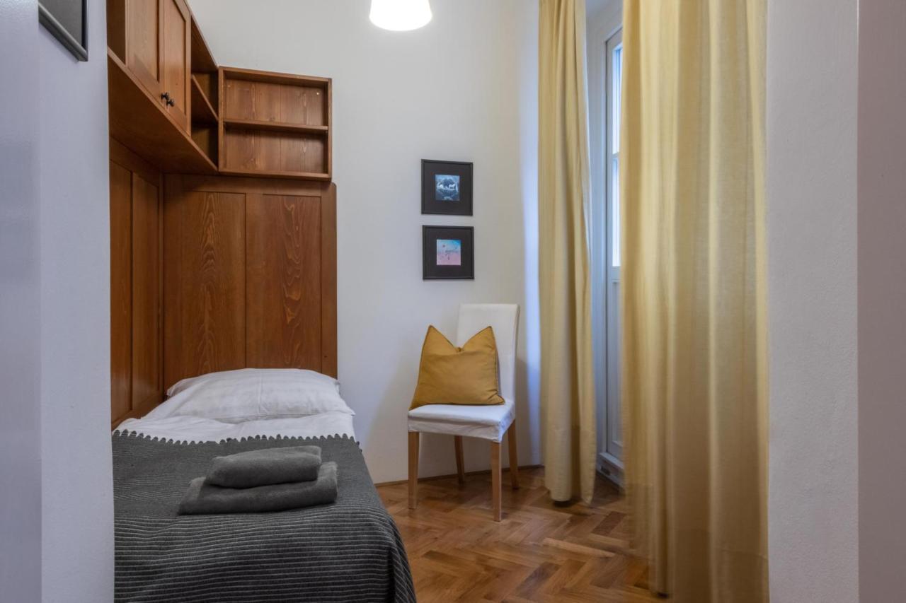 Apartman Carolinum Apartment Prague Luaran gambar