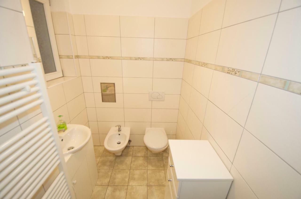 Apartman Carolinum Prague Luaran gambar